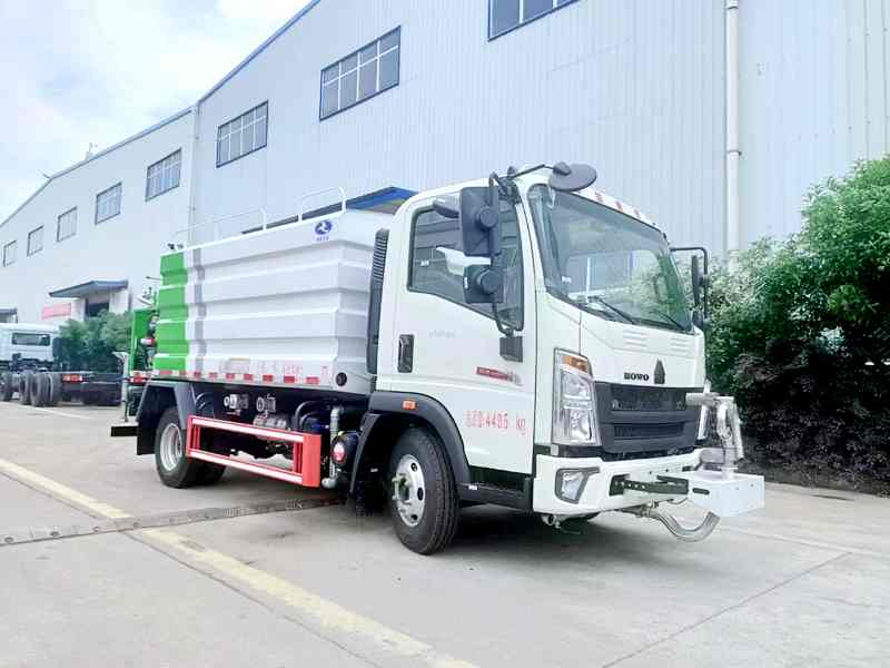 藍(lán)牌灑水車廠家