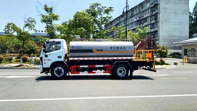 東風10方灑水車