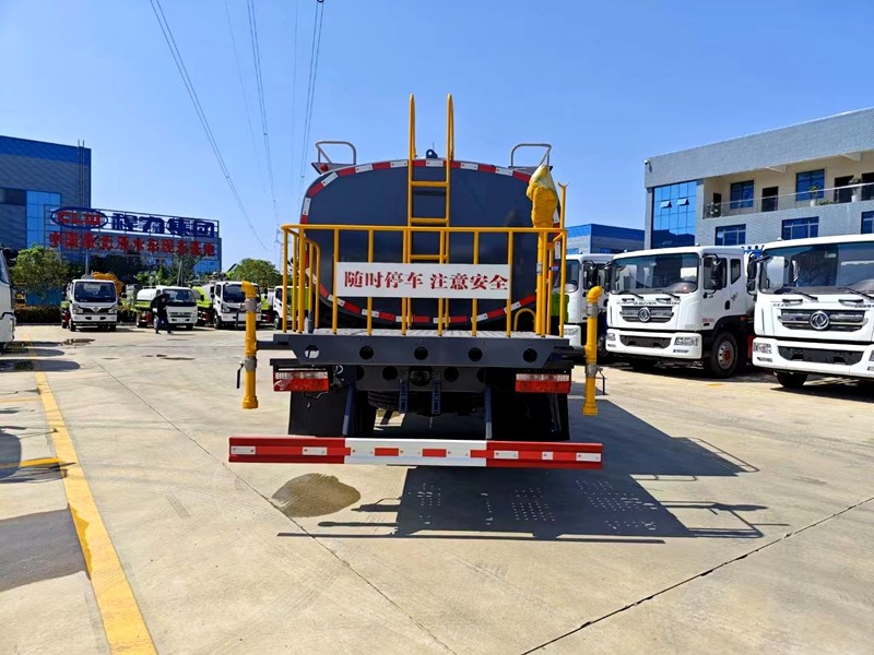 東風12方灑水車