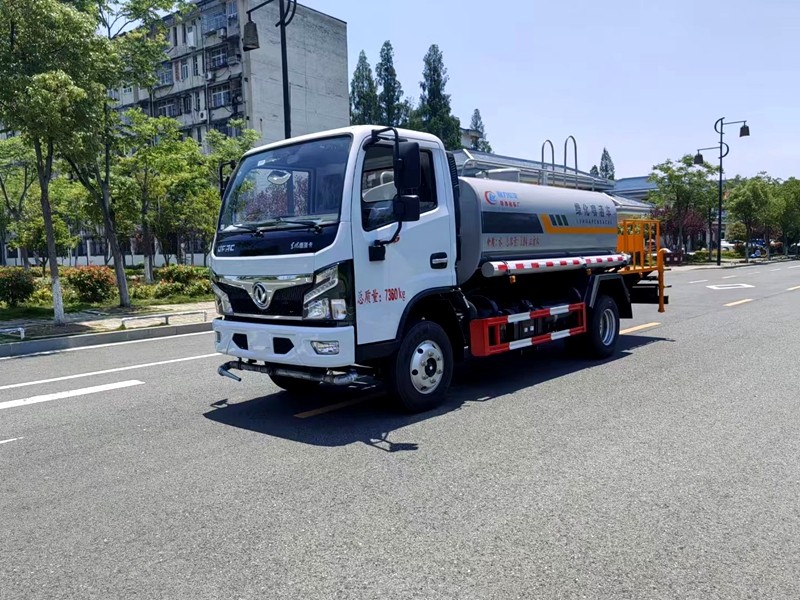 東風5方灑水車