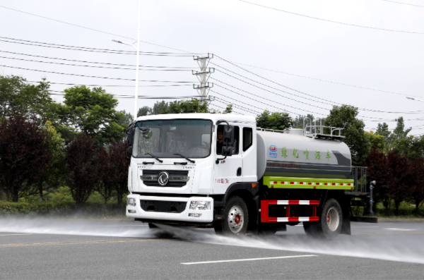 東風灑水車